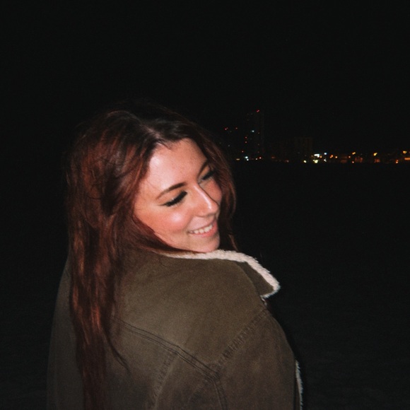 Meet your Posher, Halle - Picture 1 of 1